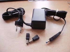 18 volt 660ma European wall charger with polarity reversal + 3 plugs SWD18 Z455 - Picture 1 of 3