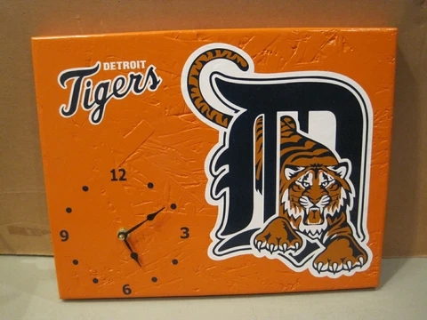 Detroit Tigers MLB Baseball 13 x 11 All Wood Wall Clock Cover