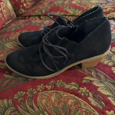 Botas femininas Rocket Dog tamanho 8 sapatos de camurça preta salto no tornozelo. Forma perfeita - Imagem 1 de 4