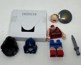 Lego Super Heroes 76075 Wonder Woman Red Torso Blue Skirt sh0393 Minifigure NEW