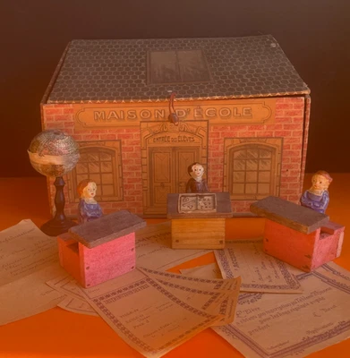 JOUET ANCIEN - PETITE  MAISON D'ECOLE EN COFFRET - NK ATLAS PARIS  FRANCE 1900's - Photo 1/4