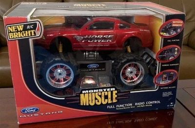 Nuevo Brillante Escala 1:10 RC Y2K Ford Mustang Monster Muscle Truck Nuevo 2011 Stock Foto 1 de 4