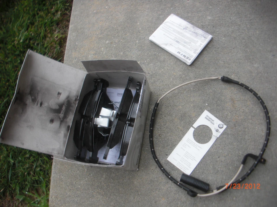 (1999-2003) BMW E39 528i 525i 530i FRONT BRAKE PADS PAD NEW ORIGINAL - Image 1 of 1