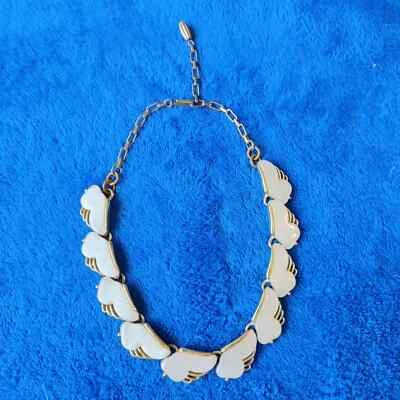 Collar gargantilla vintage termoestable Lucite alas blancas años 50 60 Foto 1 de 4