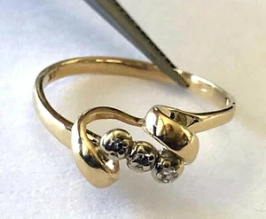 14K Yellow Gold 3 Natural Diamond Ladies Classy Cocktail Band Ring Size 7.75 - Picture 1 of 12