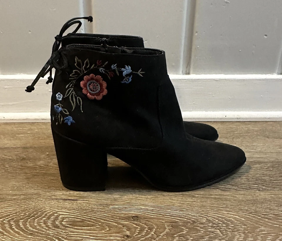 Unisa Floral Embroidered Booties Black Faux Suede Size 7.5 Women’s Boho Country - Image 1 of 4