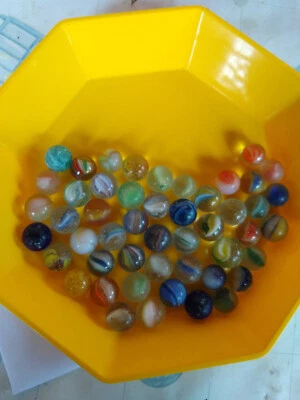 Lot de 49 anciennes billes de 16 , 17 et 18mm de diamètre année 50 - Photo 1/3