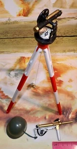 Vintage Action Man 40th Combat Soldier Theodolite Helmet and Grease Gun - Picture 1 of 2