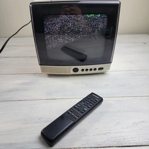 Televisore vintage Magnavox 9 pollici con telecomando. Modello: RD0946 T102 testato - Foto 1 di 8