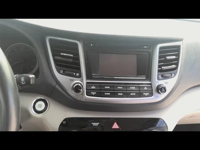 Equipo de audio HYUNDAI TUCSON 2016-2017 montaje de radio audio mercado de EE. UU.  Foto 1 de 4