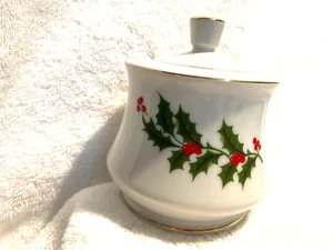 All The Trimmings Porcelain White Sugar W/Lid Holly & Berries 4 1/4" Tx 3 3/4" W - Picture 1 of 8
