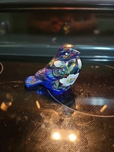 FENTON GLASS 2003 COBALT IRIDIZED W/HP FLORAL FAT BREASTED BIRD FIGURINE - Picture 1 of 10