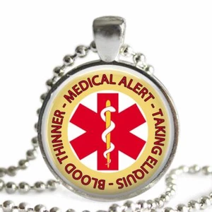 Collar de alerta médica para tomar Eliquis parte superior de vidrio colgante cadena medicamentos alerta - Imagen 1 de 2