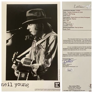 Neil Young Signed Autograph 8x10 1994 Reprise B&W Promo Photo - JSA - FREE S&H! - Picture 1 of 6