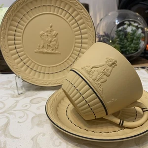 WEDGWOOD Jaspis gelb schwarz auf Rohr Teetasse Untertasse Dessertteller Set unbenutzt - Bild 1 von 10