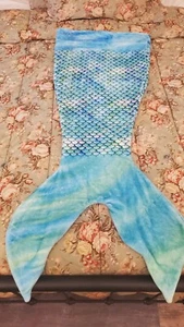 Comfy Tails Fleece Mermaid Tail Throw Blanket Super Soft Wrap Blue & Green  - Picture 1 of 7