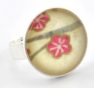Anillo Cabujón Flor Fondo Beis - Imagen 1 de 2