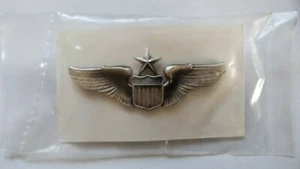 US AIR FORCE SENIOR PILOTS WING MINIATURE SIZE IN PACKET OF ISSUE.  - Picture 1 of 2