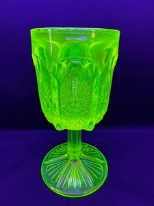 Vaselina de cardo con paneles de vidrio de uranio Carnaval de LG Wright de colección brillante - Imagen 1 de 21