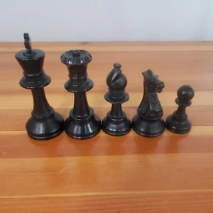 Pieza de repuesto de ajedrez de torneo ponderada de plástico negro. Elige uno. - Imagen 1 de 7