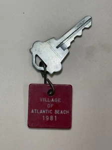 Village of Atlantic Beach Hotel Motel Llavero y Llave Nueva York MUY RARO #901 - Imagen 1 de 2