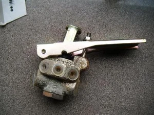 valvola bilanciamento freni renault 9 1982-87 lv21475 - Foto 1 di 1