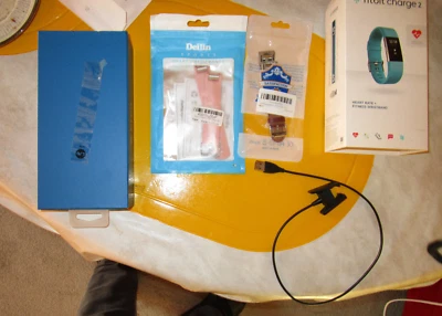 Fitbit Charge 2  Aktivitätstracker - Schwarz  und  2 Armbänder gebraucht  - Bild 1 von 4