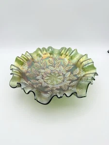 Fenton Vintage Green Carnival Glass Holly Berry Ivy Candy Dish Bowl Ruffled Edge - Picture 1 of 6