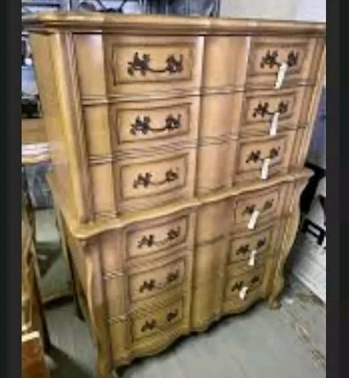 Cofre Tallboy Provincial Francés  Foto 1 de 2