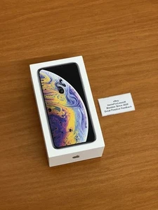 NOWY W PUDEŁKU Apple iPhone XS 64GB srebrny 4G odblokowany 5,8" - 100% bateria zdrowie Wielka Brytania - Zdjęcie 1 z 9