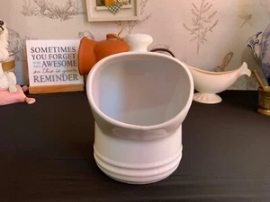 Cerdo de sal grande de cerámica esmaltada blanca - estilo Le Creuset - 17,5 cm x 11,5 cm en muy buena condición - Imagen 1 de 6