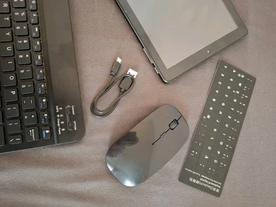 Tablet PC Marke Yotopt 1 Jahr Alt / Mit Tastatur Und Maus Über WLAN Koppeln - Bild 1 von 4