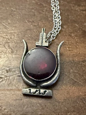 Collar Colgante Alquimia Gótico Culto de Asientos Peltre Diosa Egipcia Isis Horus Foto 1 de 4