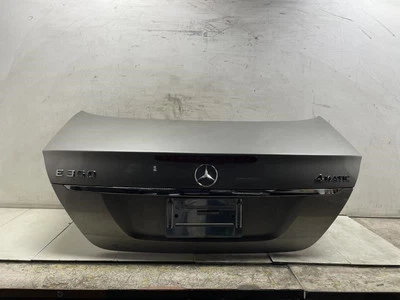 Mercedes E350 2008 tapa del maletero trasero portón trasero carcasa plateada cubanita metálica OEM+ Foto 1 de 4