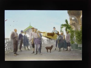c1890 Color Glass Slide Palanquin Chair Russia China? Street Scene RARE - Picture 1 of 3