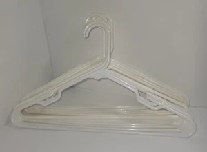 Lote de 10 perchas tubulares de plástico blanco organización del hogar armario - Imagen 1 de 2