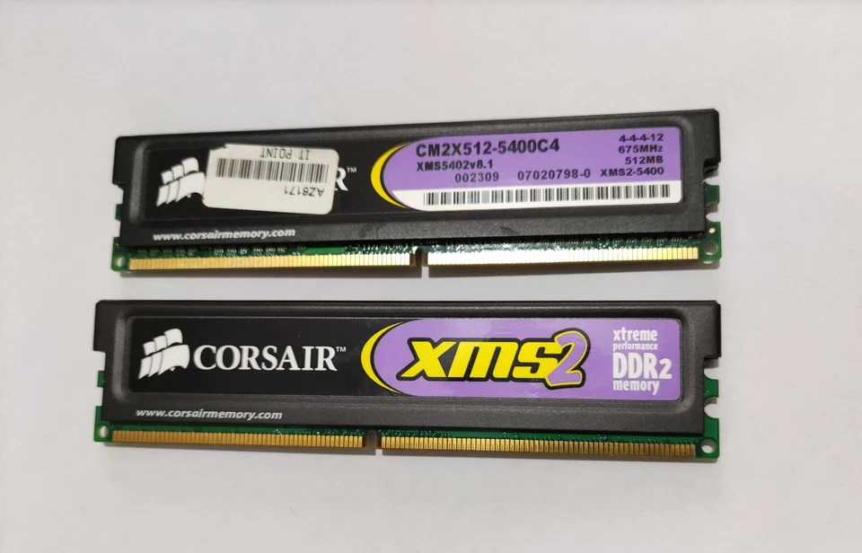 CORSAIR  1GB (2x512mb)  DDR2 CM2X512-5400C4 - Immagine 1 di 1