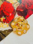 Chanel Vintage 1995 Coco Gripoix Różowa perła Kryształy Ażurowe logo, broszka CC