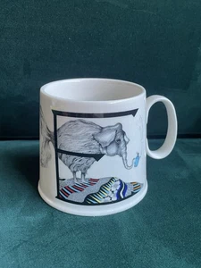 Taza Anthropologie Florence Balducci Letra E Elefante Café Blanco Negro 16OZ - Imagen 1 de 2