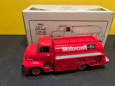 1/34 1ST GEAR 1953 MOTORCRAFT FORD COE F-600 TANKER TRUCK RED 19-1964 - Image 1 of 4