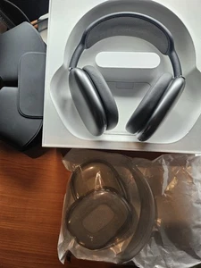 AirPods Max Lightning  w/ Smart Case - Good Working Condition Space Gray - Picture 1 of 24