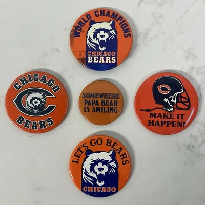 Lote vintage Chicago Bears Button 1980’s Champions Somewhere Papa Bear Is Smiling NFL - Imagem 1 de 4