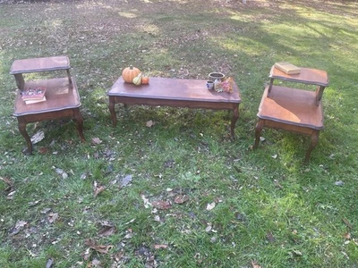 Juego de mesa auxiliar provincial francesa Bassett vintage de 3 piezas de madera maciza Foto 1 de 4