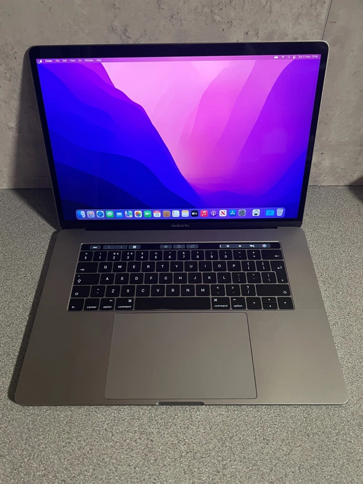 Apple MacBook Pro 15" 2016 i7 Quad Core 2.9GHz 1TB SSD 16GB RAM Radeon Pro 460 - Image 1 of 4