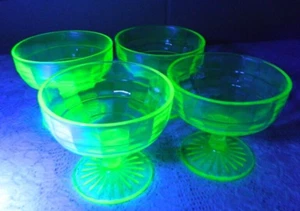 Vintage 4 Vaseline Uranium Footed Green Glass Sherbet Dessert Cups - Glows! - Picture 1 of 8