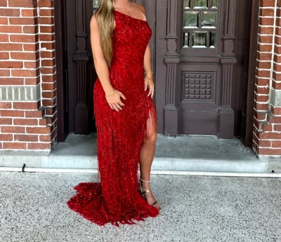 Vestido Sherri Hill Estilo Borlas Hombro Descubierto - Lentejuelas Rojo Talla 6 Baile de graduación Foto 1 de 4