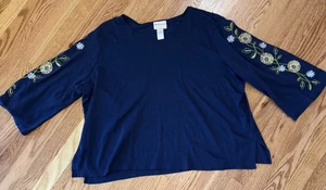 Alfred Dunner Top Übergröße 2X marine Blumen bestickte Ärmel - Bild 1 von 4