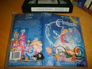 CINDERELLA - Walt Disney Classics Original Animated Masterpiece - VHS Not a Dvd! - Picture 1 of 1