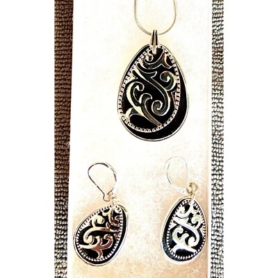 Collar y Pendientes Colgante Filigrana Tono Plata Lágrima Cuero Negro Napier Foto 1 de 4