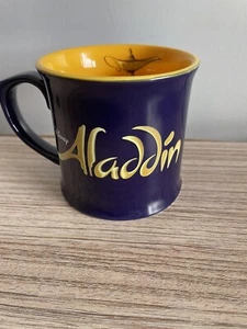 Disney Aladdin Logo Purple/Yellow Coffee Tea Mug Cup Genie Lamp Dishwasher Safe - Foto 1 di 8